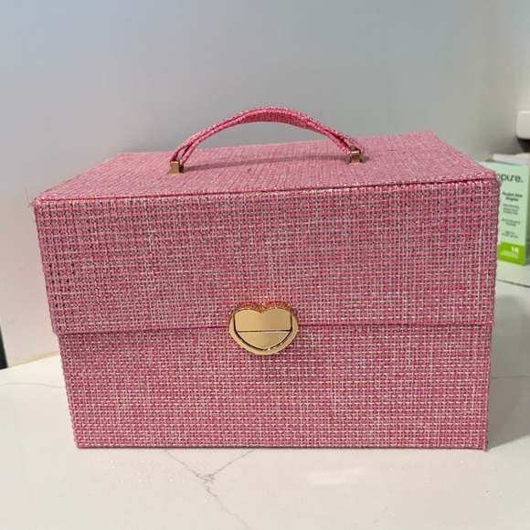 Ulta Posh Pink Woven Train Case with Heart Clasp - Picture 4 of 4